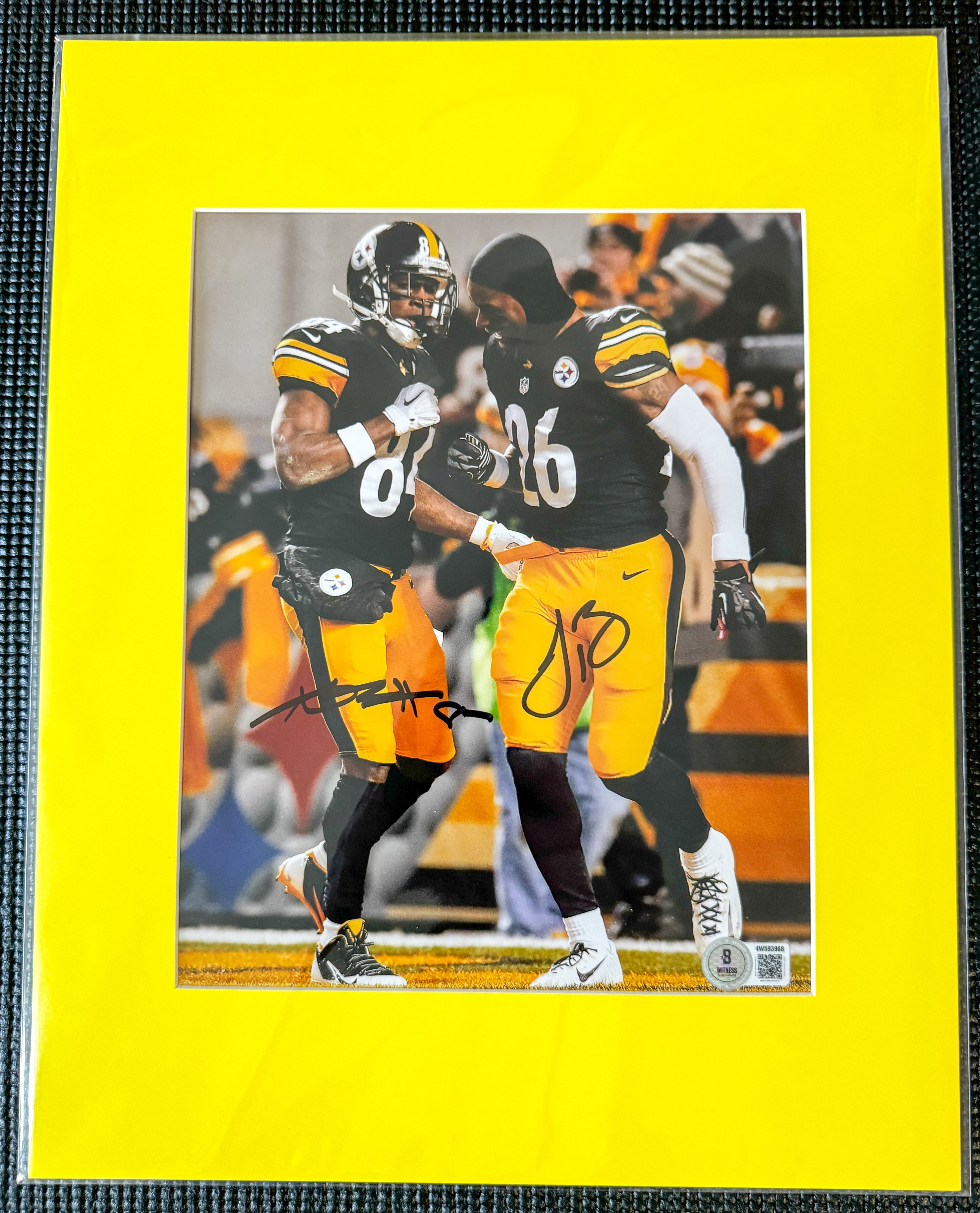 Antonio Brown & Le'Veon Bell Dual Autographed 8x10 photo in 11x14 matte (Yellow)