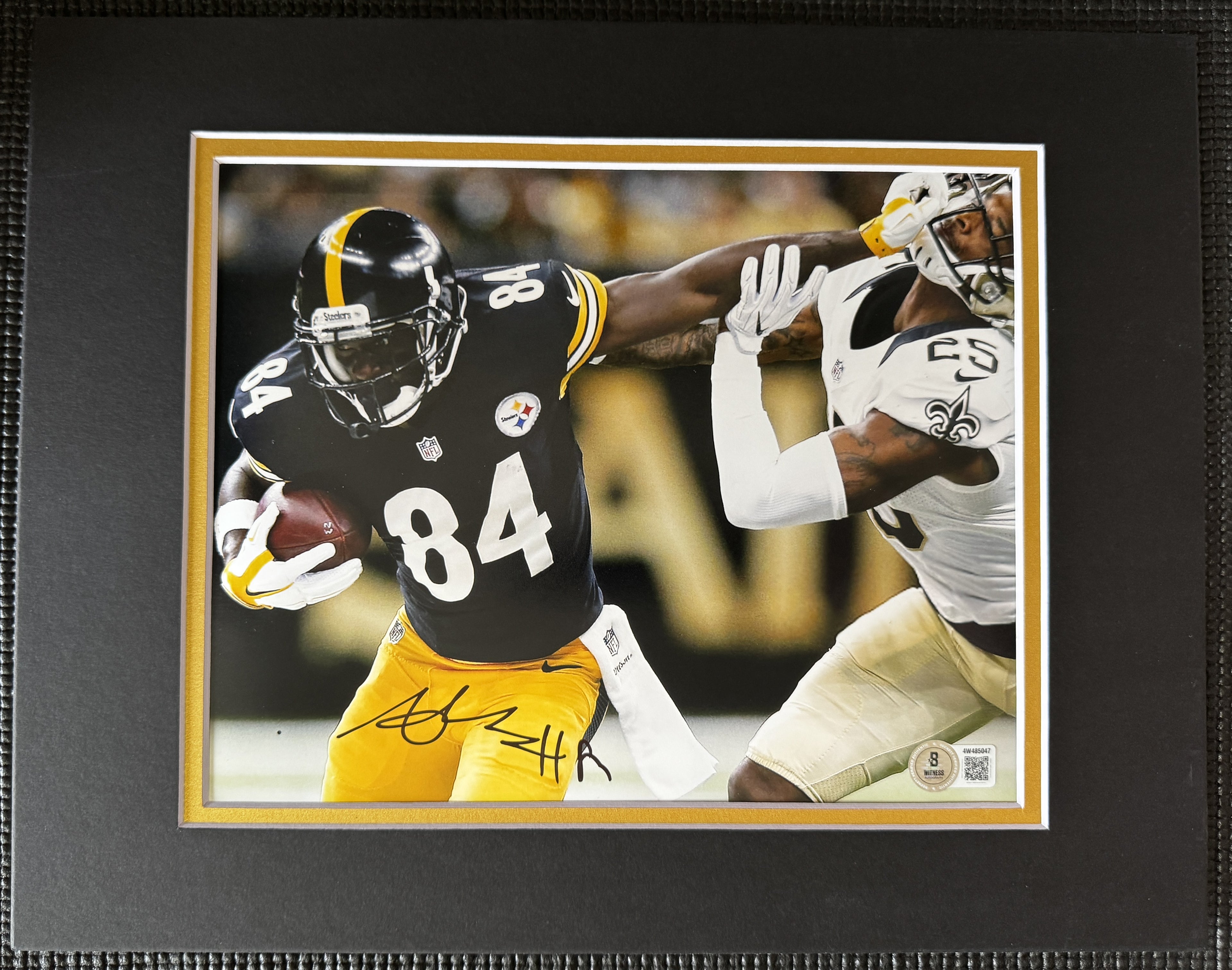 Antonio Brown Steelers Stiff Arm Autographed  8x10 photo Beckett/W in 11x14 matte