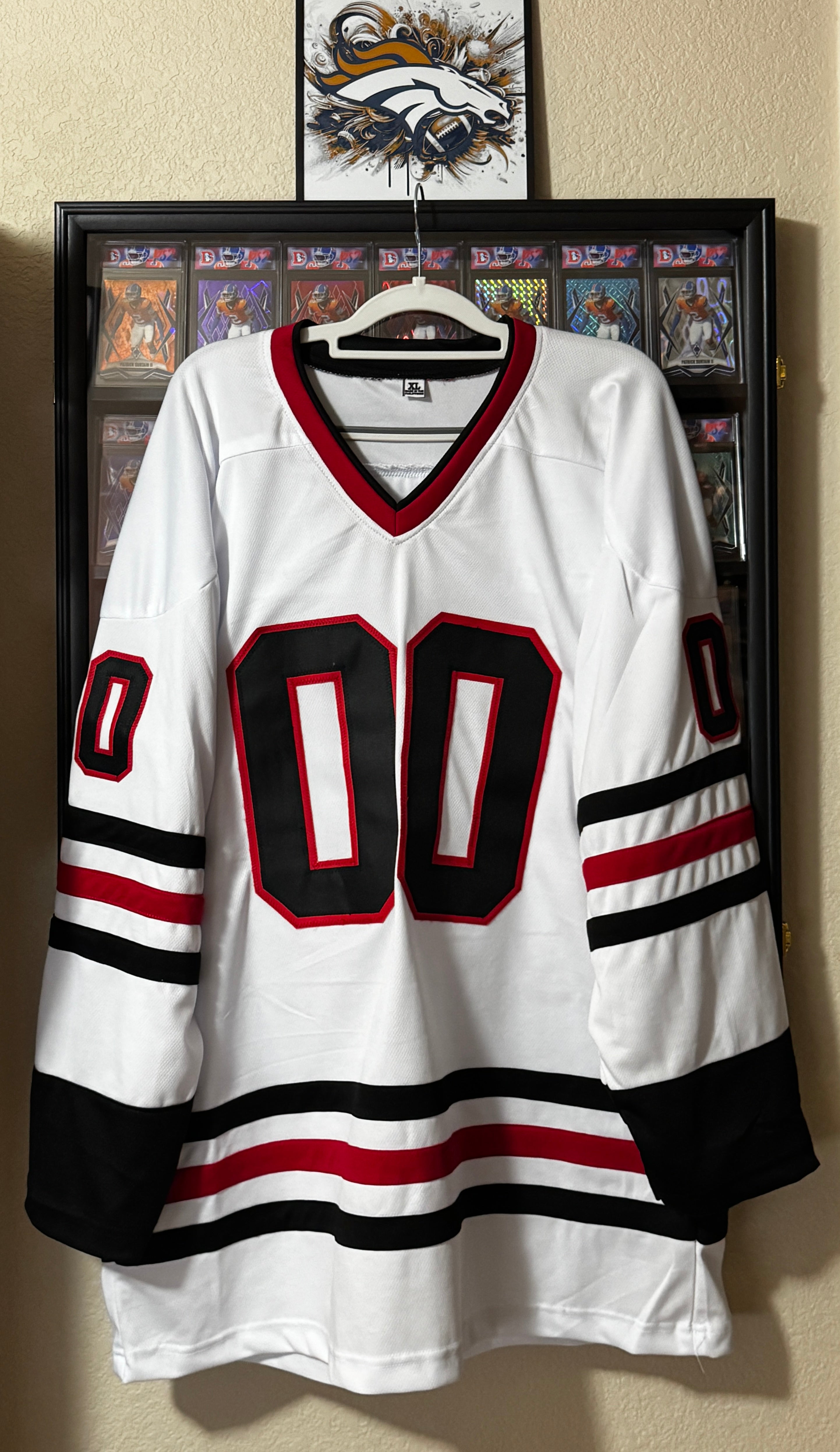 Chevy Chase Autographed XL Clark Griswold Player Jersey For Framing – Beckett/W
