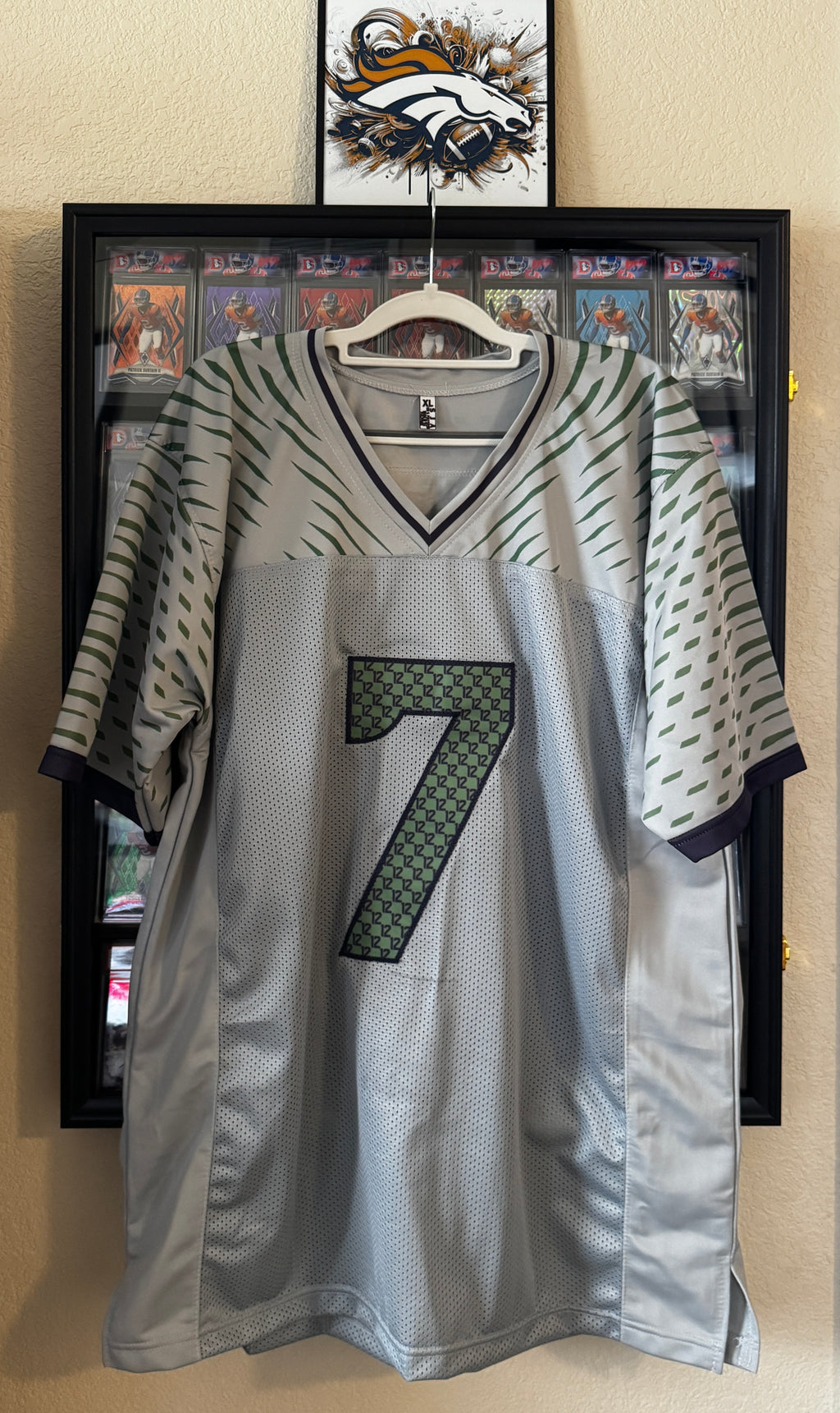 Uchenna Nwosu Autographed XL Seattle Player Rivals Jersey For Framing – Beckett/W